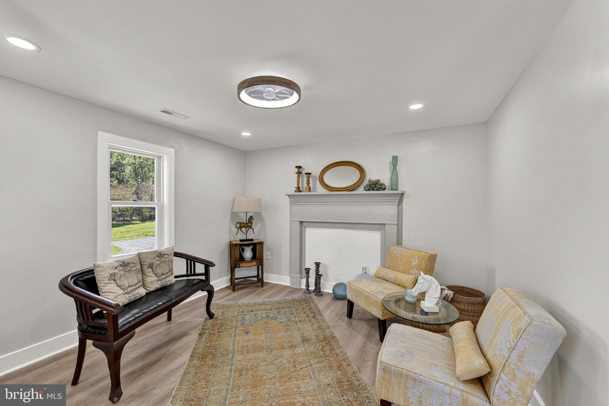 33960 Welbourne Road Upperville, VA 20184 - Photo 24 of 43 Bright and inviting living space.