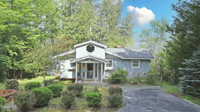 $1,170,000 | 23 Star Glint Way, Schroon Lake, NY 12870