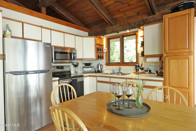 $1,170,000 | 23 Star Glint Way, Schroon Lake, NY 12870