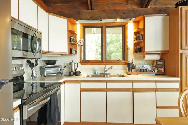 $1,170,000 | 23 Star Glint Way, Schroon Lake, NY 12870