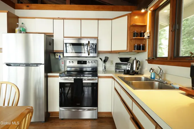 $1,170,000 | 23 Star Glint Way, Schroon Lake, NY 12870