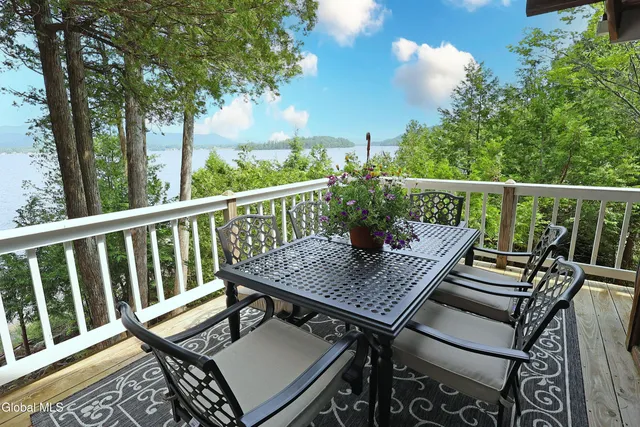 $1,170,000 | 23 Star Glint Way, Schroon Lake, NY 12870