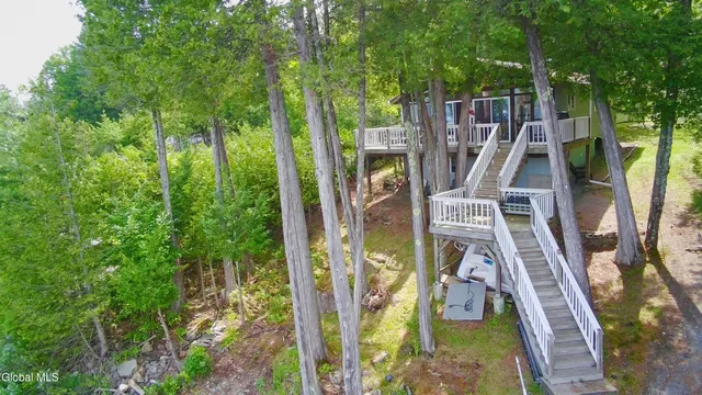 $1,170,000 | 23 Star Glint Way, Schroon Lake, NY 12870