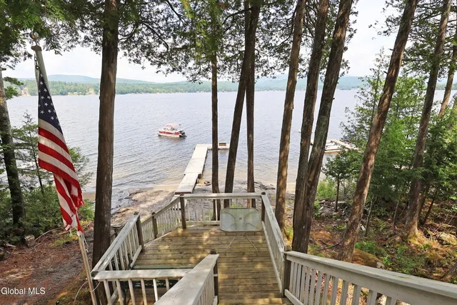 $1,170,000 | 23 Star Glint Way, Schroon Lake, NY 12870