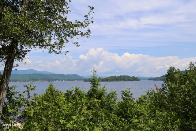 $1,170,000 | 23 Star Glint Way, Schroon Lake, NY 12870