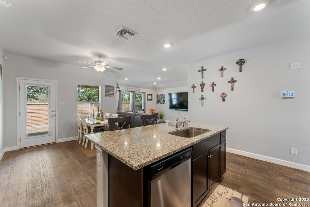 829 Margay Loop Seguin, TX 78155 - Photo 12 of 29