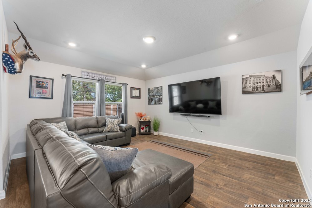 829 Margay Loop Seguin, TX 78155 - Photo 6 of 29