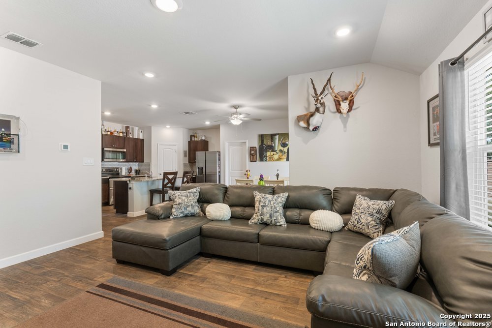 829 Margay Loop Seguin, TX 78155 - Photo 7 of 29