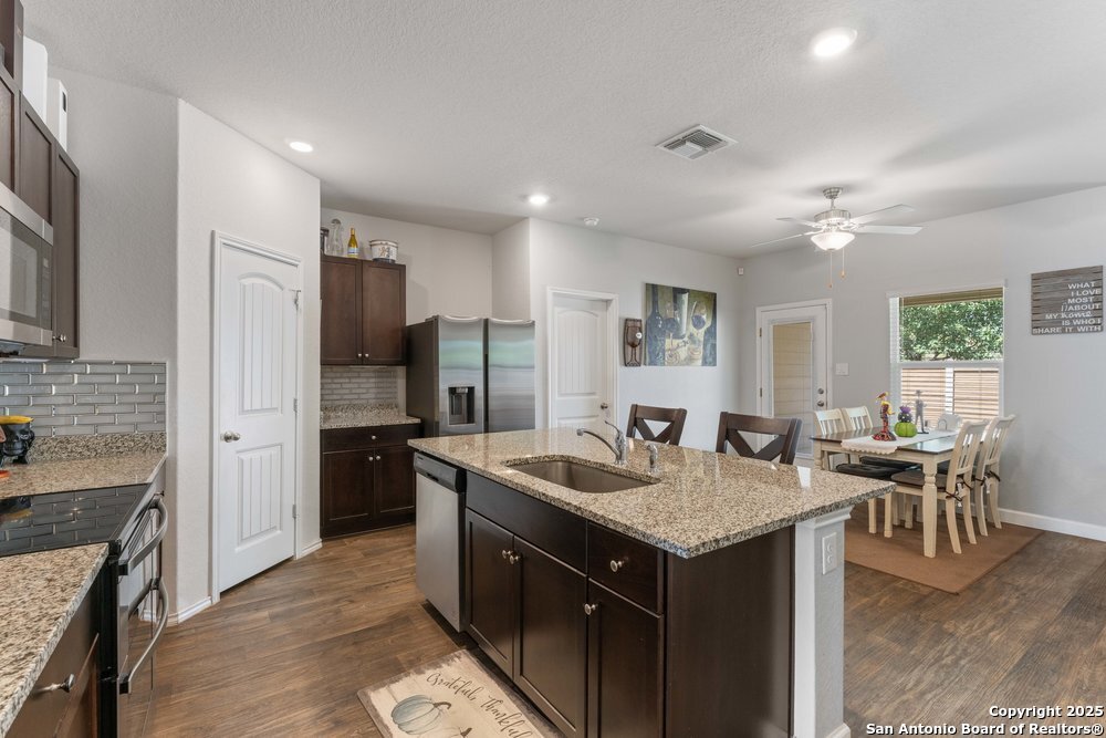 829 Margay Loop Seguin, TX 78155 - Photo 10 of 29