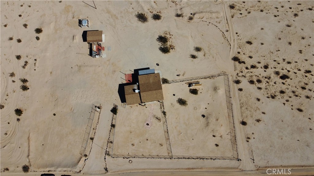 3939 Pinto Mountain Road Twentynine Palms, CA 92277 - Photo 46 of 47 a bathroom with a shower