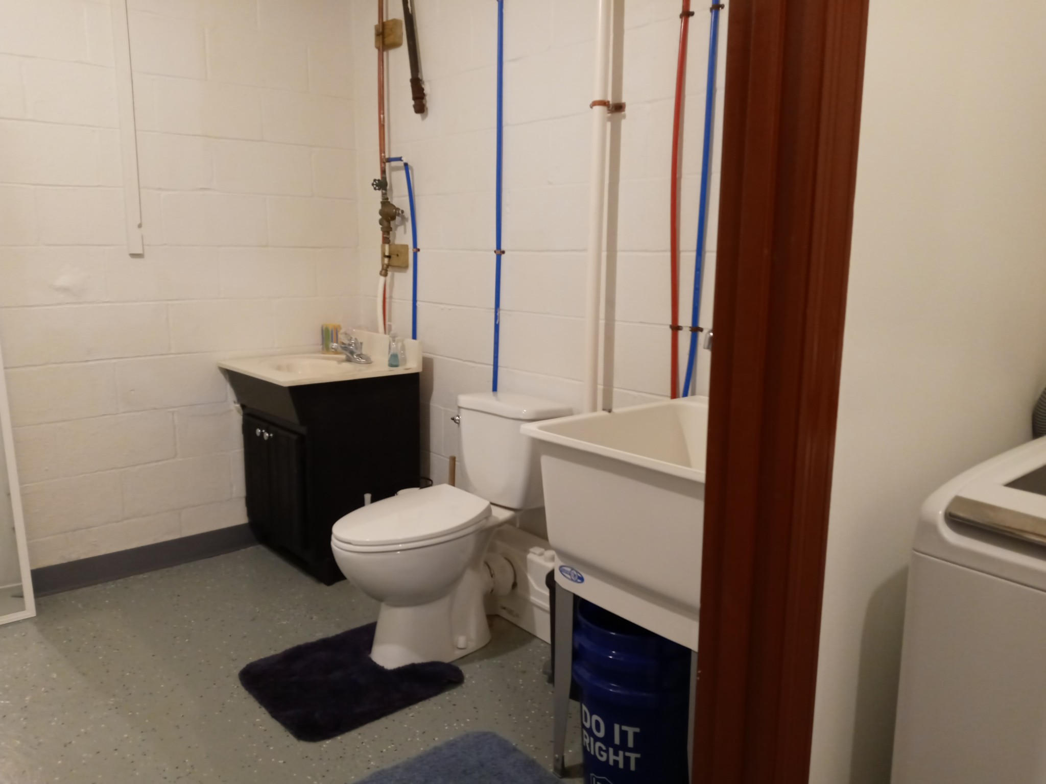 2628 Gideon Road Greenbrier, TN 37073 - Photo 26 of 40 a bathroom with a toilet a sink and bathtub