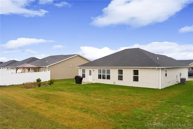 $285,900 | 817 Wolf Run Pk Boulevard, Jeffersonville, IN 47130