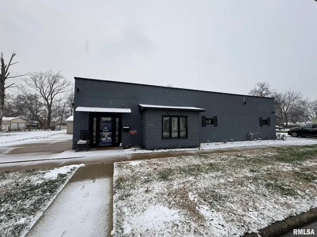 a house view with a outdoor space