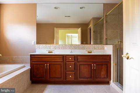 $1,500,000 | 2 Garden Path, Unit 14, Doylestown, PA 18901