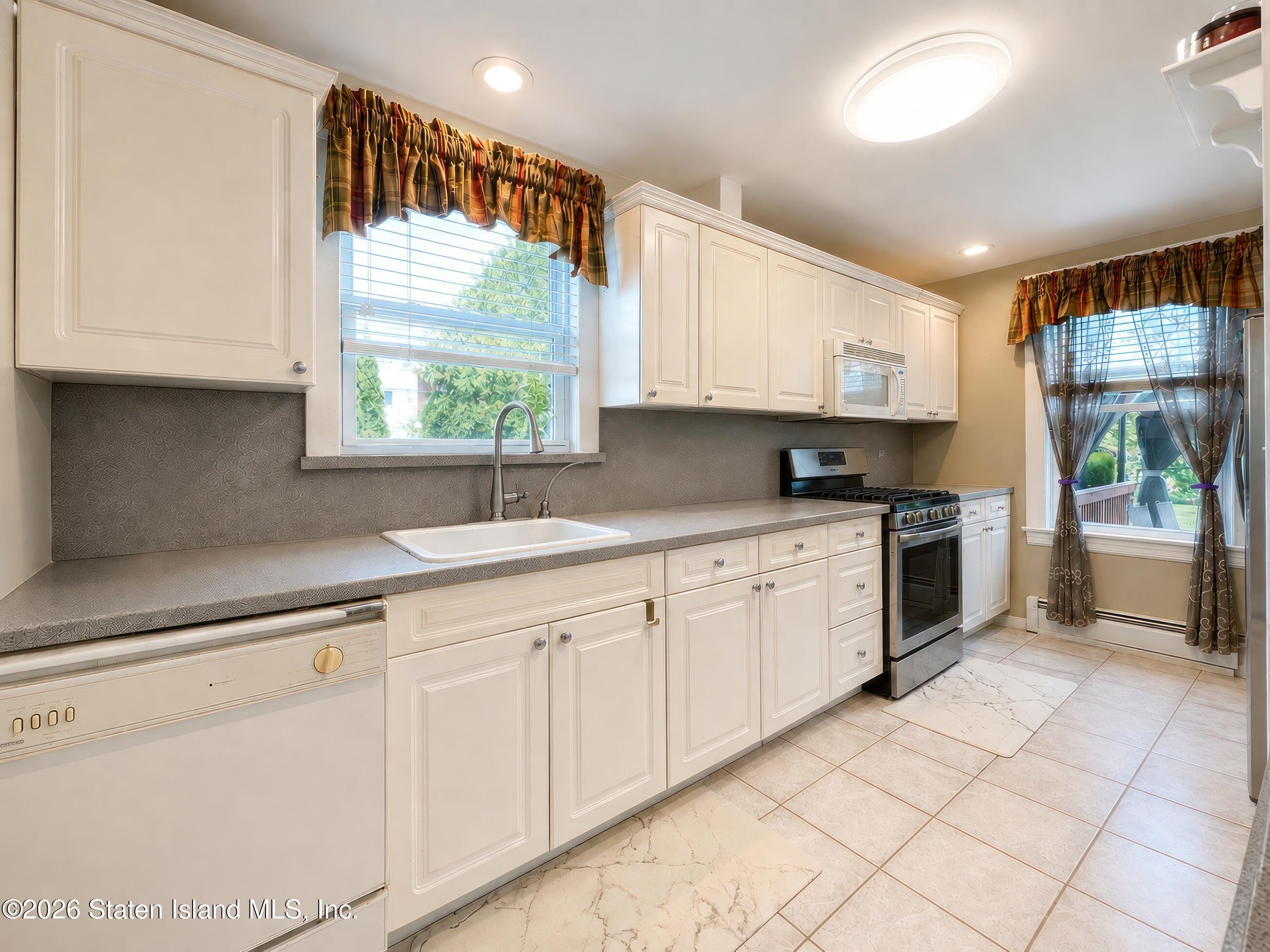 738 Woodrow Road Staten Island, NY 10312 - Photo 8 of 28 738WoodrowUpdate (3)