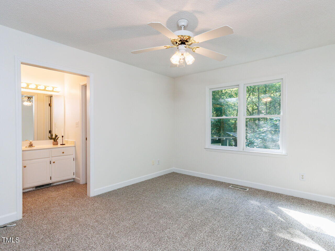 216 Deep Pool Court Benson, NC 27504 - Photo 15 of 37 an empty room with a bathroom and a sink