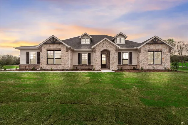 $675,050 | 1010 Julian Drive, Van Alstyne, TX 75495