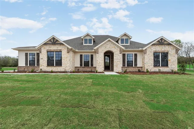 $675,050 | 1010 Julian Drive, Van Alstyne, TX 75495
