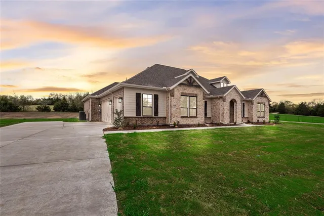 $675,050 | 1010 Julian Drive, Van Alstyne, TX 75495