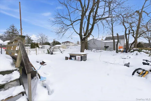 $759,000 | 21 Oak Avenue, Inwood, NY 11096