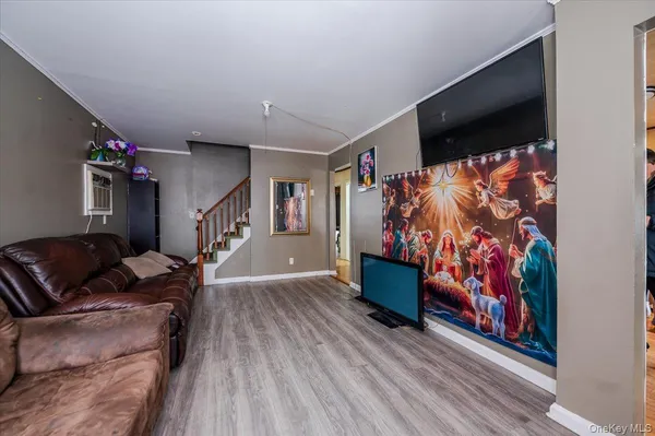$759,000 | 21 Oak Avenue, Inwood, NY 11096