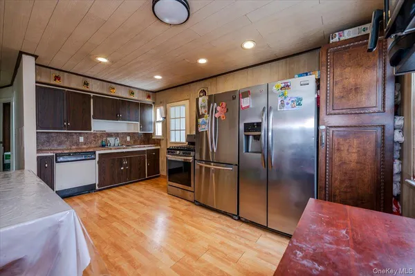 $759,000 | 21 Oak Avenue, Inwood, NY 11096