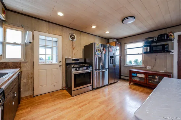 $759,000 | 21 Oak Avenue, Inwood, NY 11096