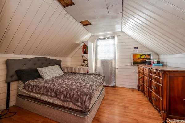 $759,000 | 21 Oak Avenue, Inwood, NY 11096