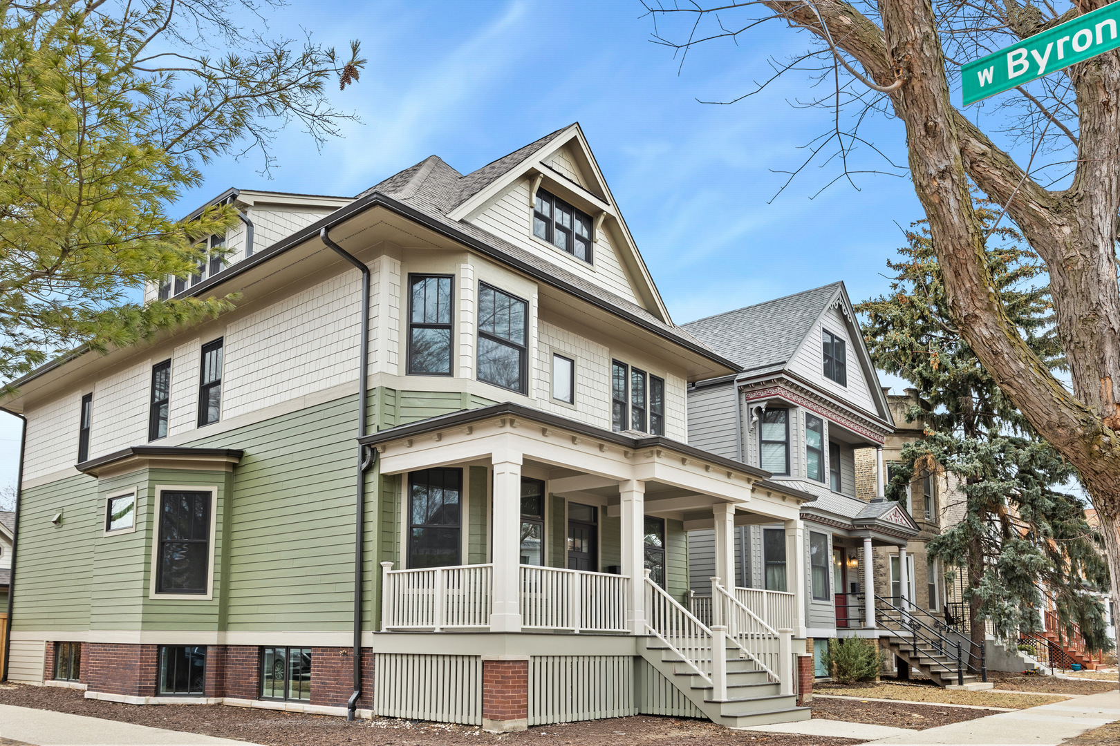 3902 North Hamilton Avenue Chicago, IL 60618 - Photo 1 of 67 a front view of a building with a tree