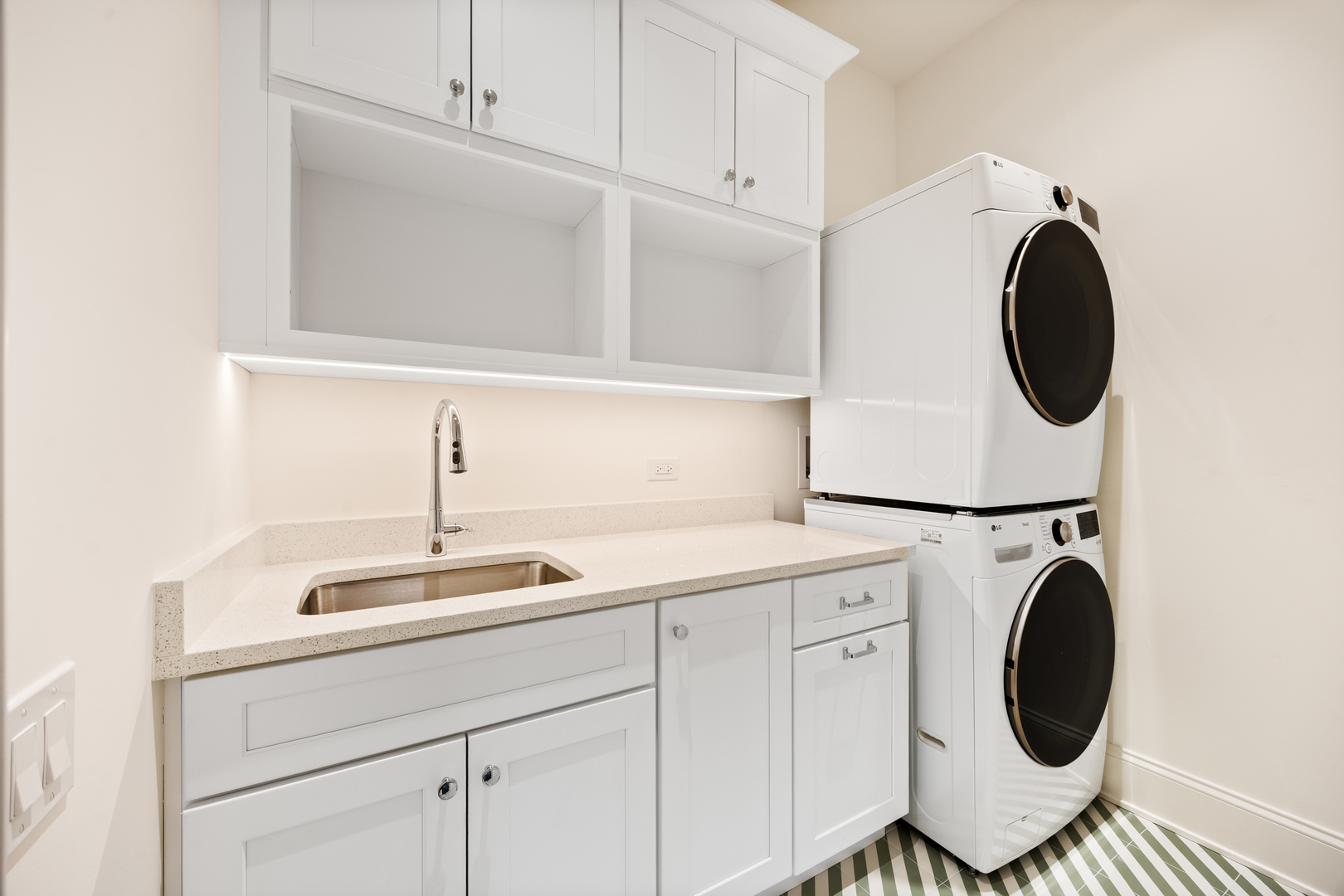 3902 North Hamilton Avenue Chicago, IL 60618 - Photo 54 of 67 a kitchen with a sink and a washer dryer