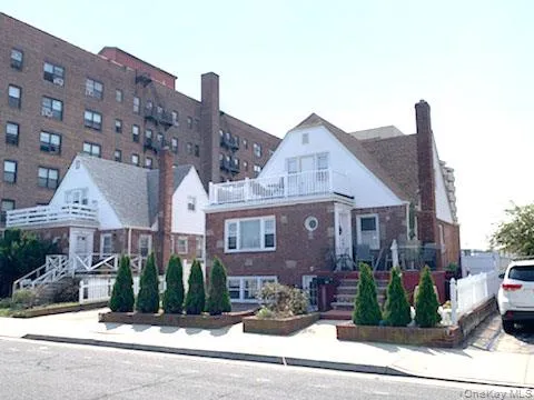 $3,500 | 364 East Broadway, Unit MIDDLE, Long Beach, NY 11561