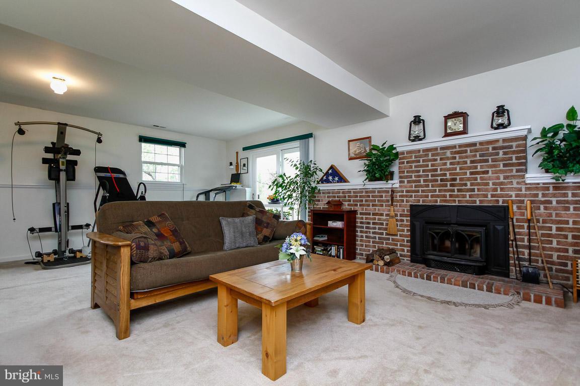 694 Springdale Road New Windsor, MD 21776 - Photo 4 of 30 Family Room