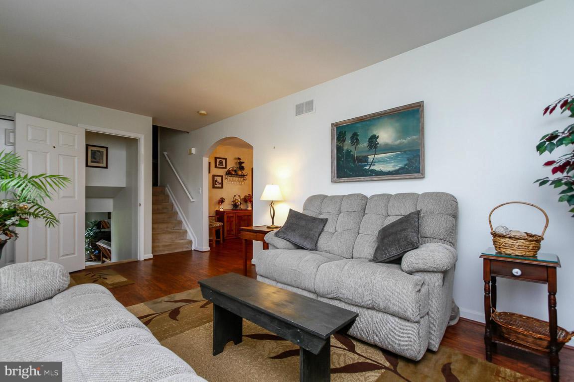 694 Springdale Road New Windsor, MD 21776 - Photo 7 of 30 Living Room