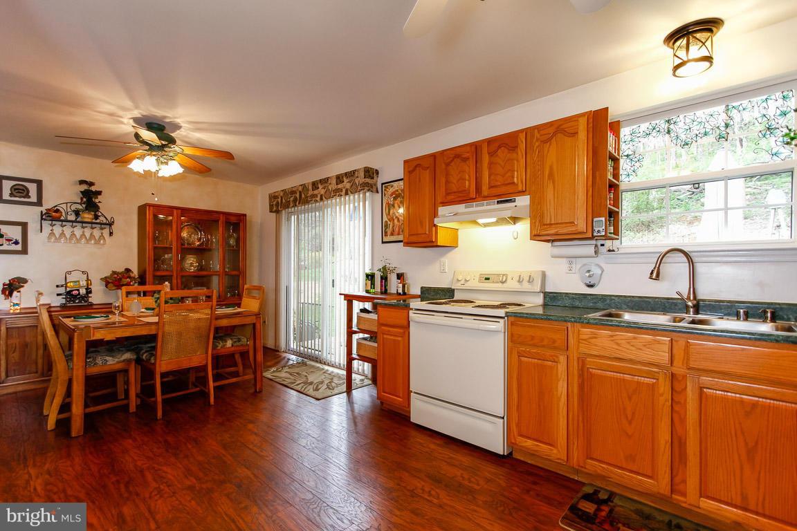 694 Springdale Road New Windsor, MD 21776 - Photo 10 of 30 Kitchen