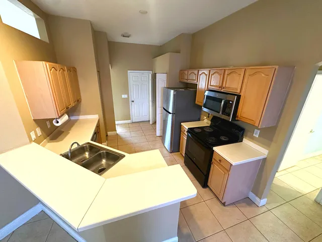 $2,700 | 685 Southwest Hoffenberg Avenue, Port St. Lucie, FL 34953