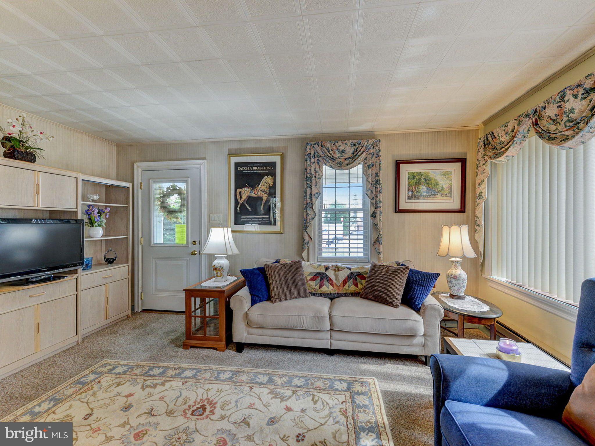 8578 Old Line Road Philadelphia, PA 19128 - Photo 7 of 40 Enter this wonderful home & you will fall in love!