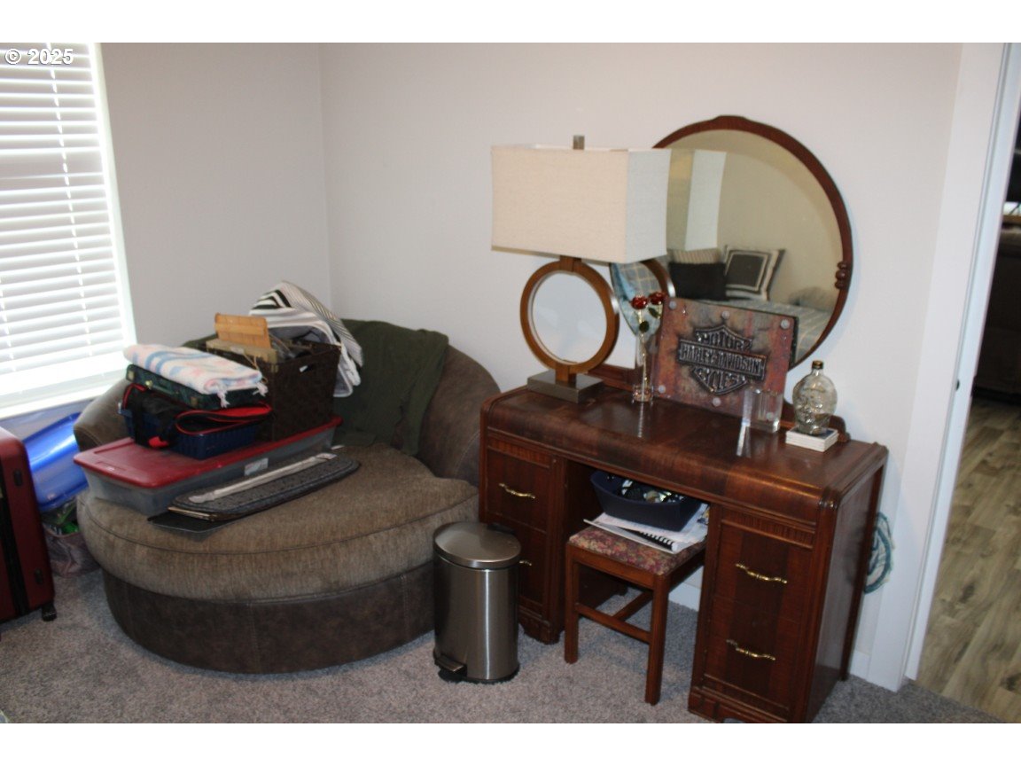 526 Southeast 15th Street Pendleton, OR 97801 - Photo 17 of 31 a living room with furniture and window