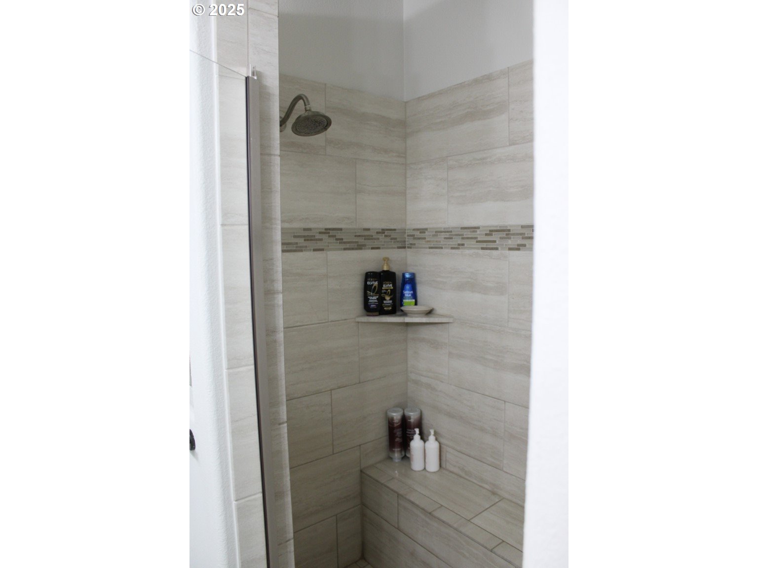 526 Southeast 15th Street Pendleton, OR 97801 - Photo 30 of 31 a bathroom with a shower
