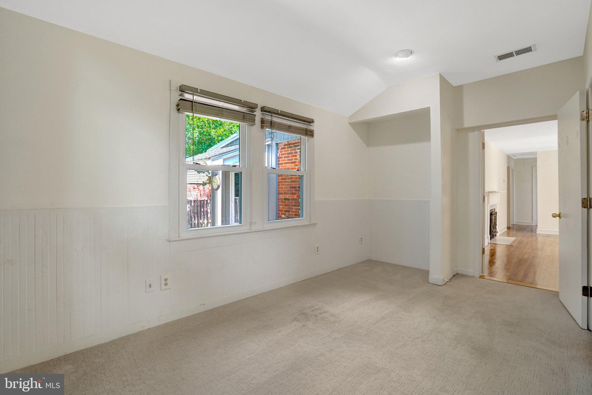 8015 New Market Road Alexandria, VA 22308 - Photo 29 of 41 Primary bedroom