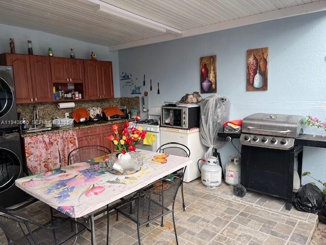 4211 West 10th Lane Hialeah, FL 33012 - Photo 12 of 32