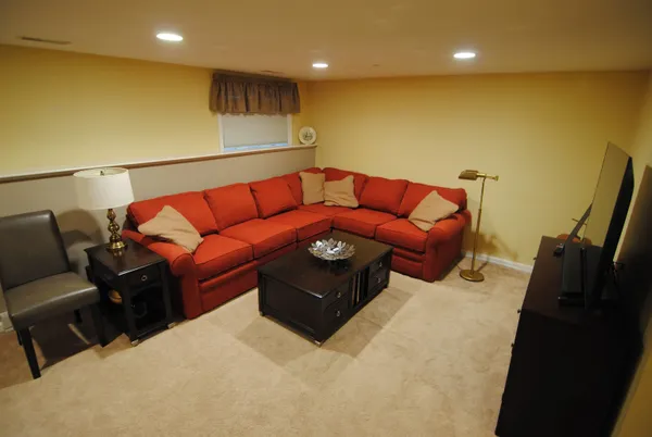 $3,000 | 81 Barrington Avenue, Nashua, NH 03062