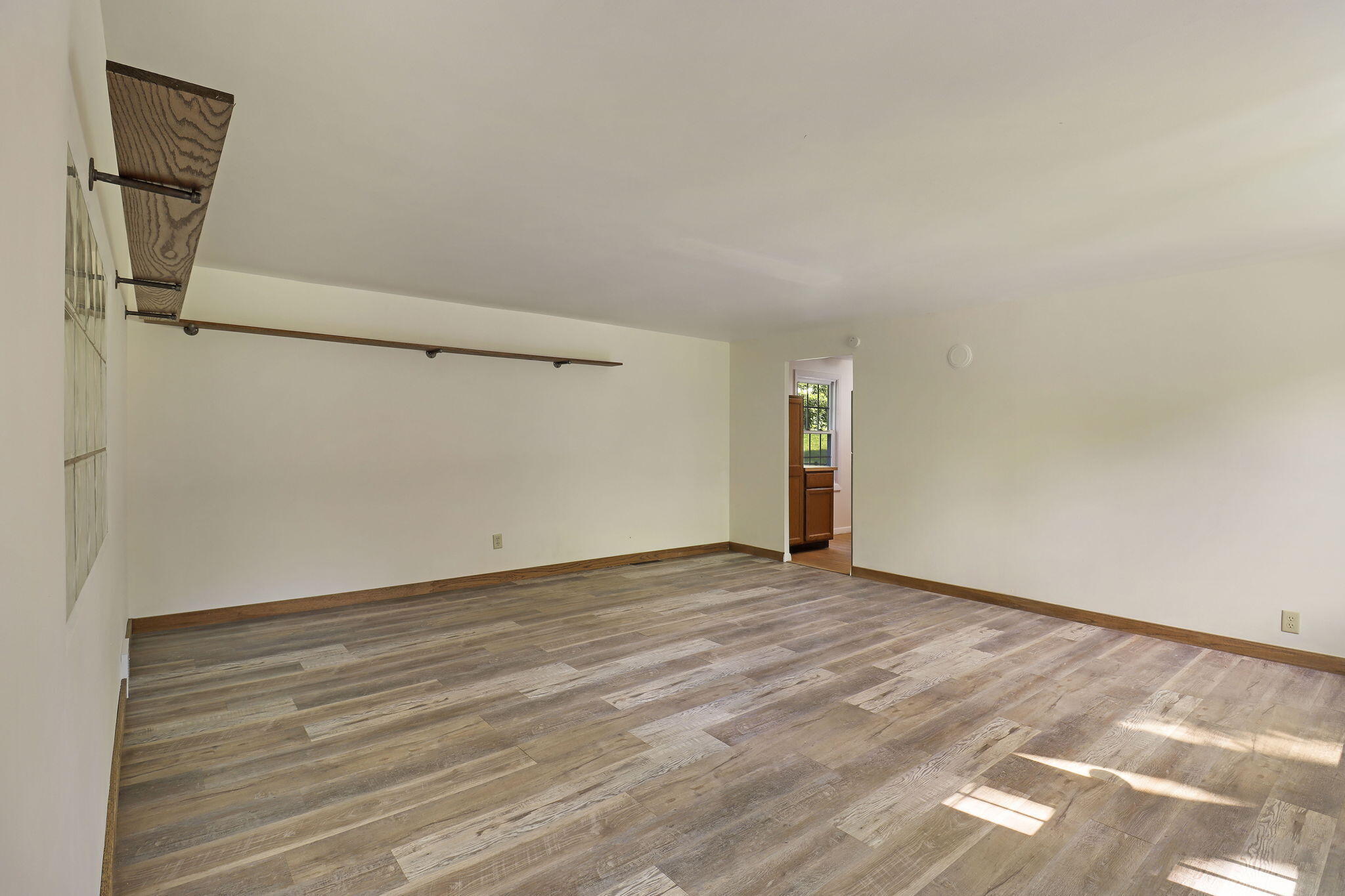 6592 Lorraine Road Richmond, WI 53115 - Photo 4 of 22 Living Room