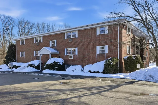 $2,000 | 39 Pleasant Street, Unit C8, Northborough, MA 01532