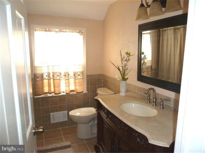 116 Partree Road Cherry Hill, NJ 08003 - Photo 12 of 17 Bathroom