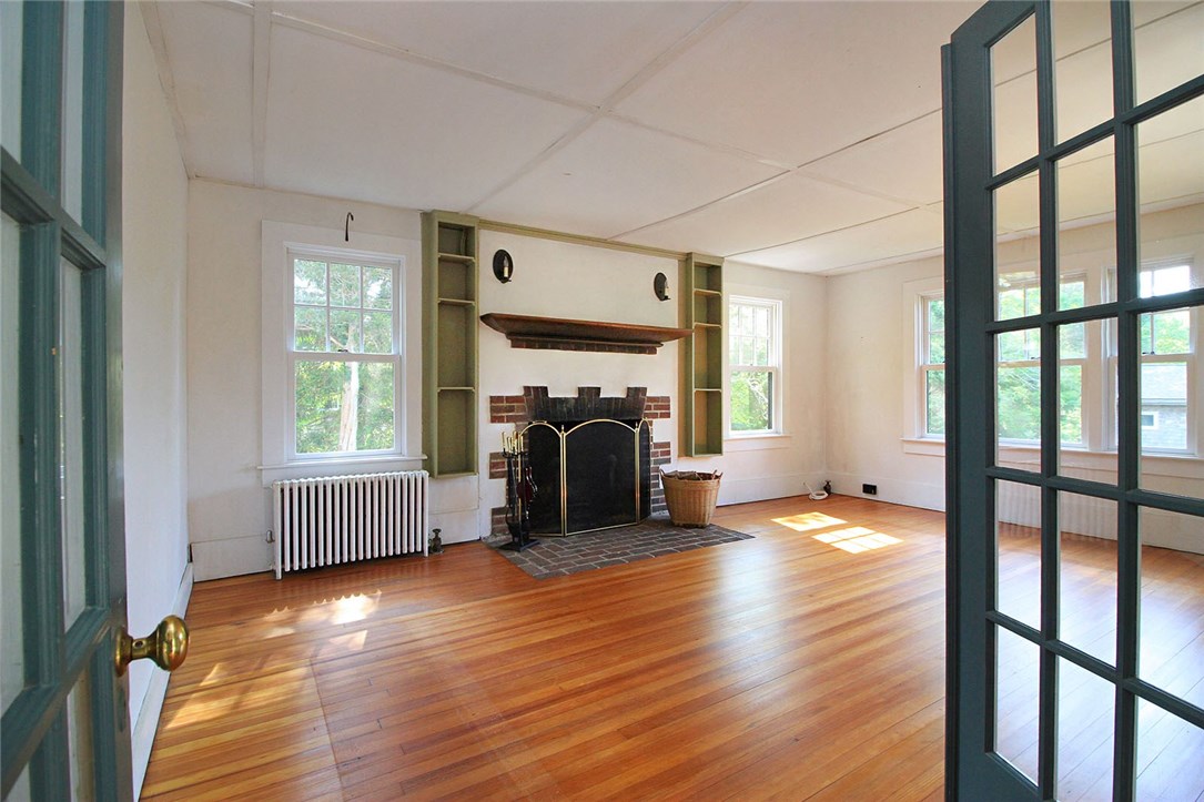 40 Wagner Road Westerly, RI 02891 - Photo 26 of 40 A plethora of windows make this a bright & cheery gathering place.
