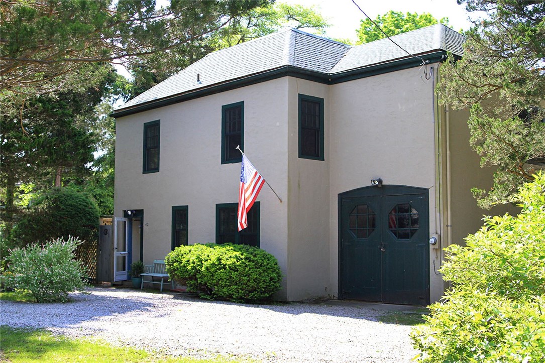 40 Wagner Road Westerly, RI 02891 - Photo 3 of 40 Horseshoe driveway provides ample and convenient parking for owners and guests.