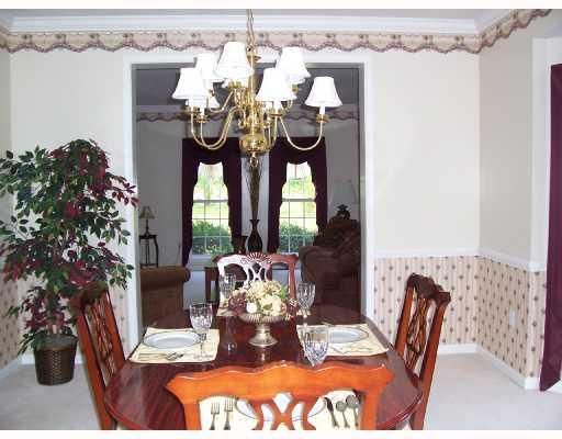 562 Meade Drive McKees Rocks, PA 15136 - Photo 4 of 8 Dining Room.