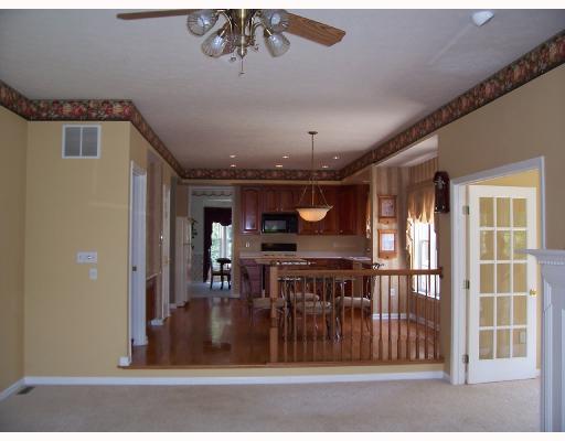 562 Meade Drive McKees Rocks, PA 15136 - Photo 5 of 8 Kitchen.