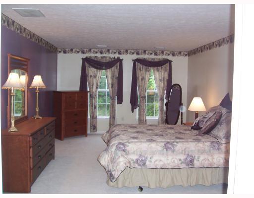 562 Meade Drive McKees Rocks, PA 15136 - Photo 6 of 8 Master Bedroom.