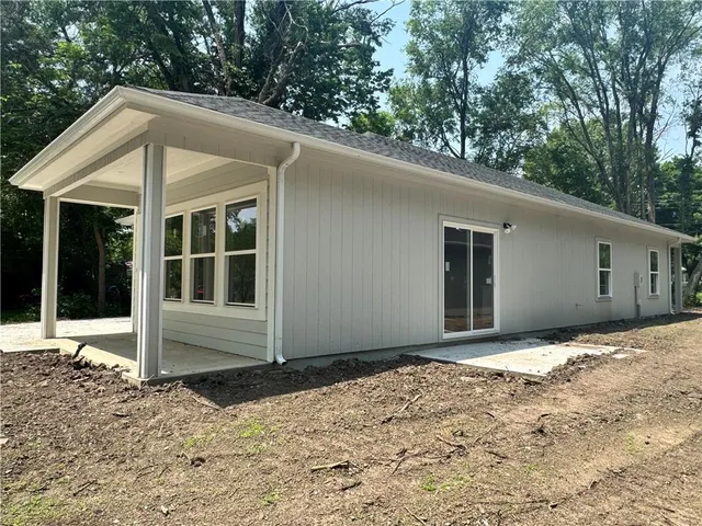 $229,900 | 320 East 2nd Street, Adrian, MO 64720